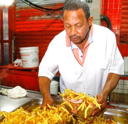 Feira Nacional do “Podrão” destaca gastronomia de rua como a batata frita de Marechal Hermes